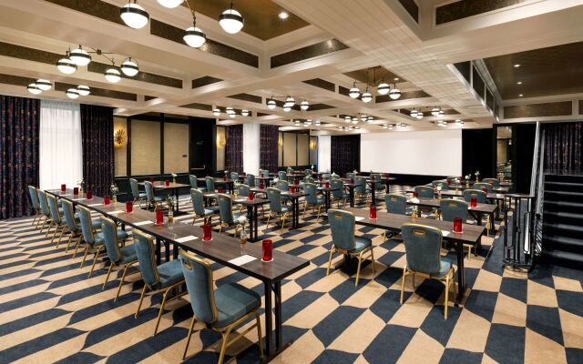 The Candler Hotel Atlanta, Curio Collection by Hilton