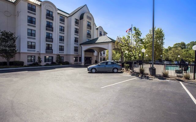 Comfort Suites Hanes Mall