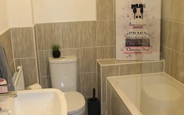 Beautiful 1-bed House in Peterborough