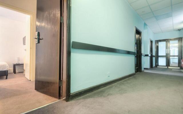 Ashton House - Hostel