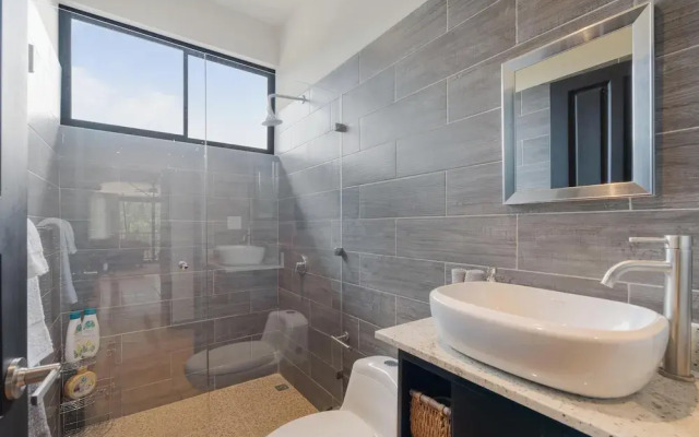 Suite 4 - Sloth Pool&Beach 3 BR Condo