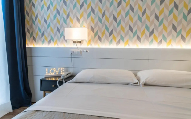 Hotel Kiss