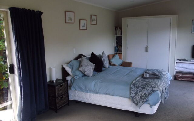 Longhouse Bed and Breakfast