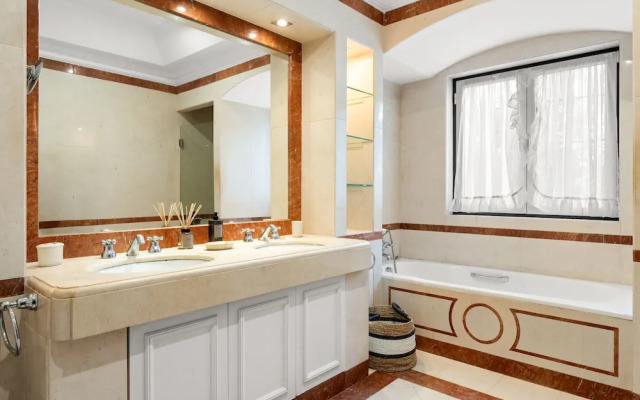 Fairview Villa by Cadenzalux