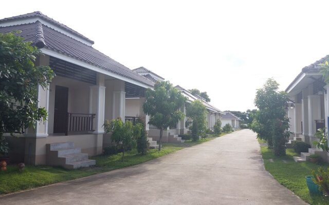 OYO 842 Samsiri Resort