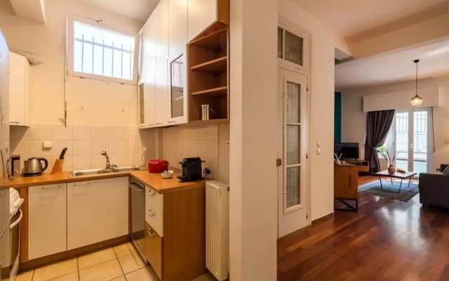 Modernly furnished apartment in Psyri A8