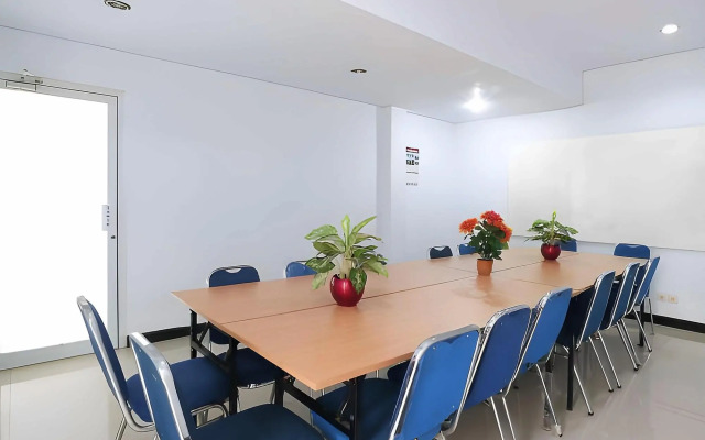RedDoorz Plus @ Jalan Pemuda Jakarta