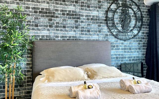 B 825 - Amazing View All Over Paris