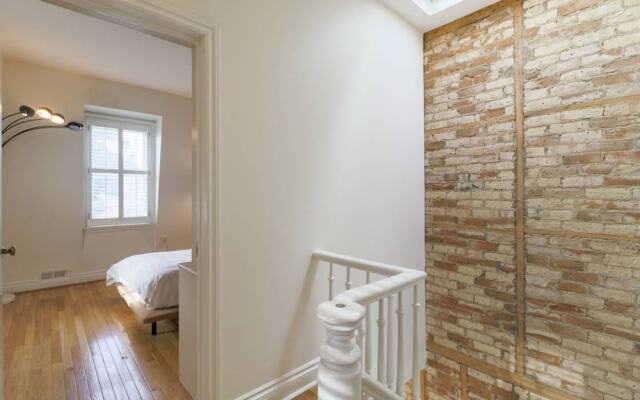 Chic Toronto Townhouse With Private Patio