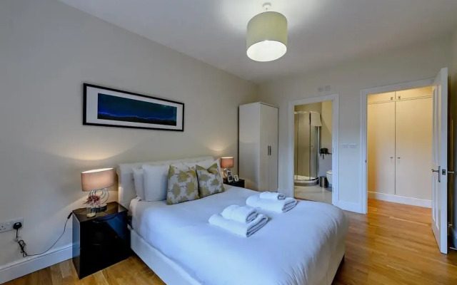 Spacious 3 Bedroom Apartment in Hammersmith