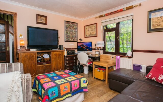 Spacious 3 Bedroom in South East London With Garden