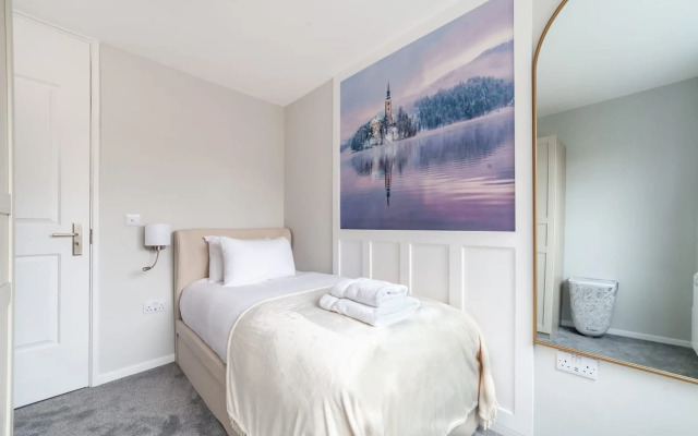 Excellent 3-bed Flat In Elephant & Castle