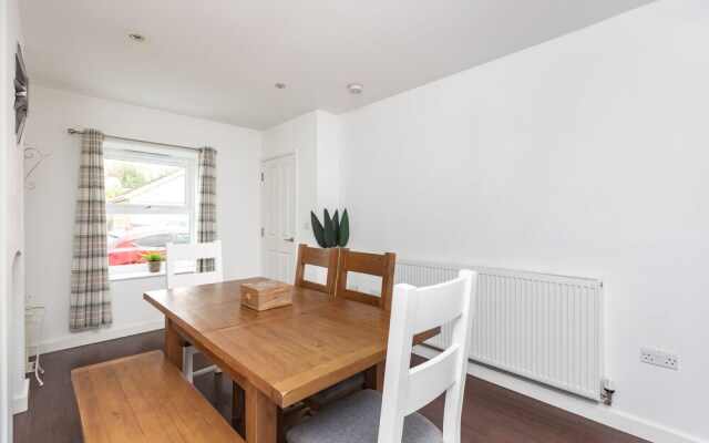 "Sunny Terrace, 3bed House In Maidstone"