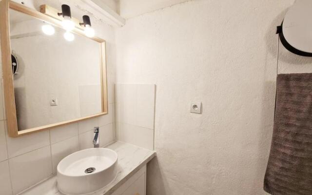 GregBnb-com - T2 CLIMATISÉ Mezzanine - Atypique - Centre Ancien