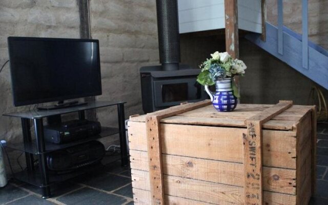 Elinike Guest Cottages
