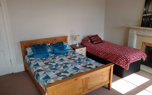 Lauriston Central Skylight Roomz