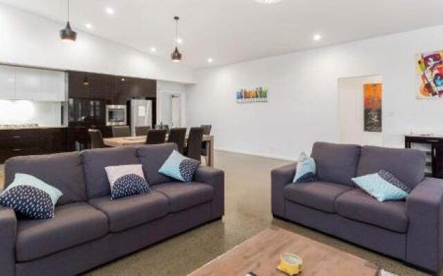 Great Ness Beachhouse - WiFi - Pet-Friendly