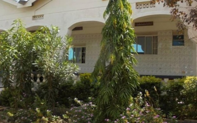 Shalosa Hotel