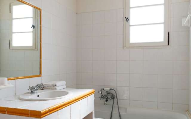 Attractive Holiday Home With two Bathrooms and a Jacuzzi