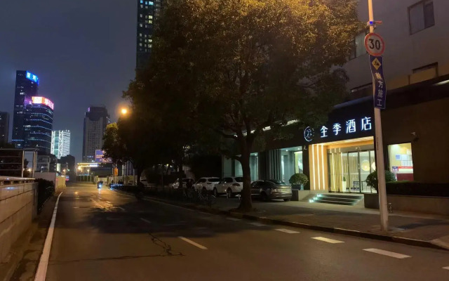 Ji Hotel Shanghai Oriental Pearl Tower