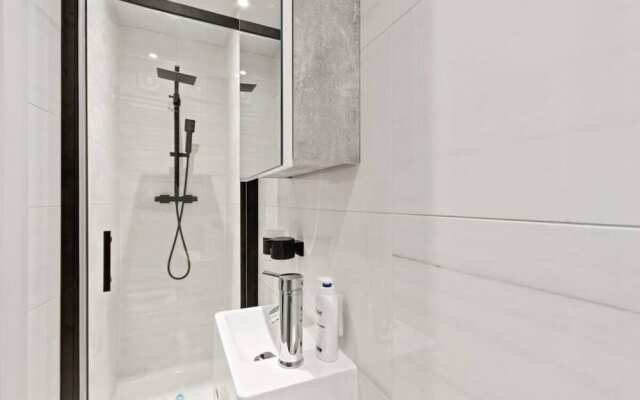 Designer 1 Bed apt W/terrace Sleeps 3 in Camden