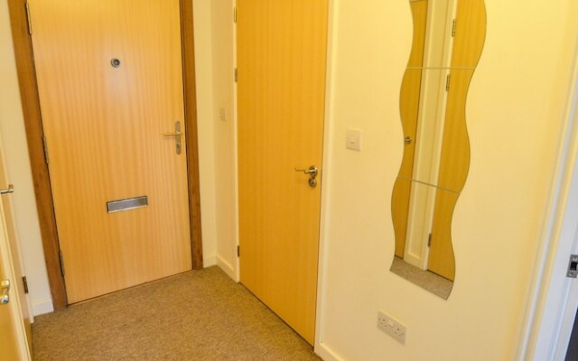 Gunwharf Quays Chic Apartment