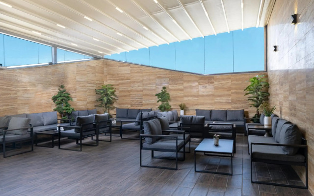 Iridium 70 Hotel