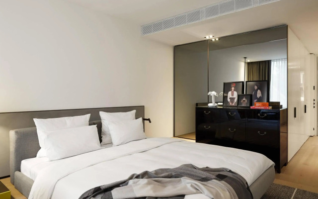 Roomers Baden-Baden, Autograph Collection