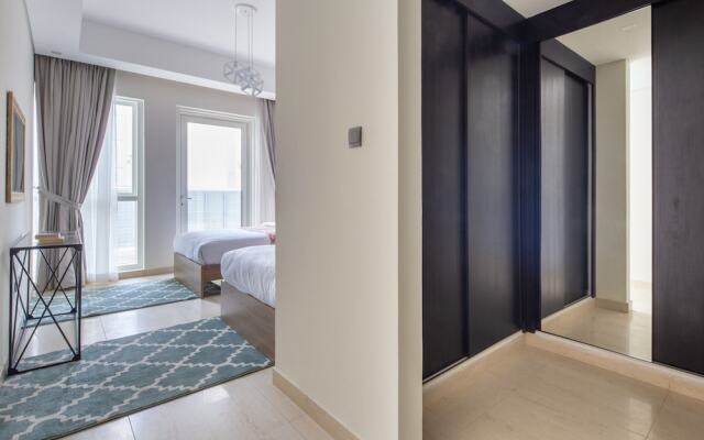 Lavish 3BR With Study in Downtown Dubai