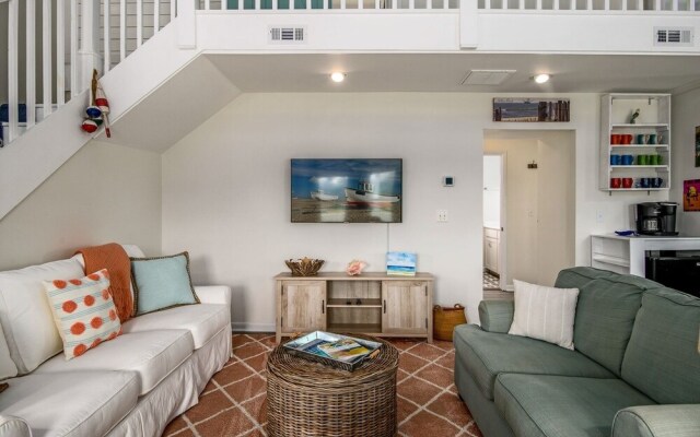 Dream Weaver 4 Bedroom Home by RedAwning