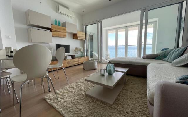 First row to the sea - Nautilus Deluxe Apartment