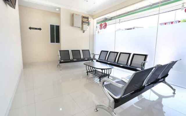 RedDoorz near Nagoya Citywalk Batam 2