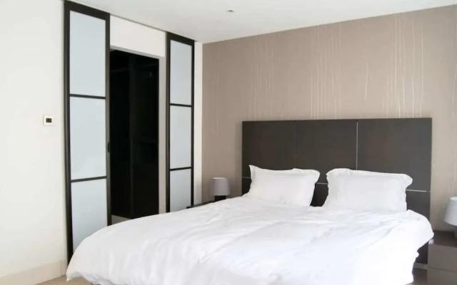 New Modern Large 2 Bed