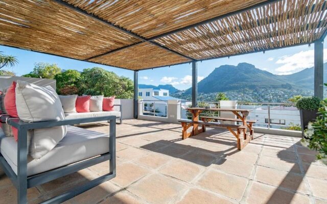 Hout & About Guest House