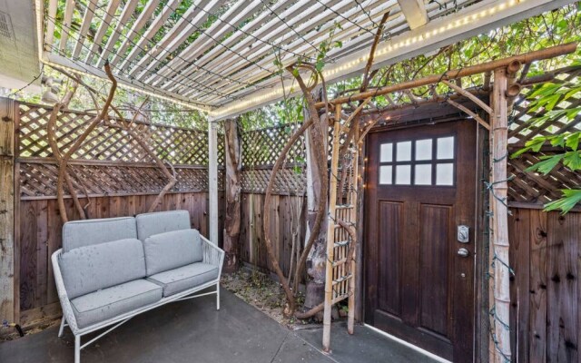 Costa Mesa Bungalows by ELVR
