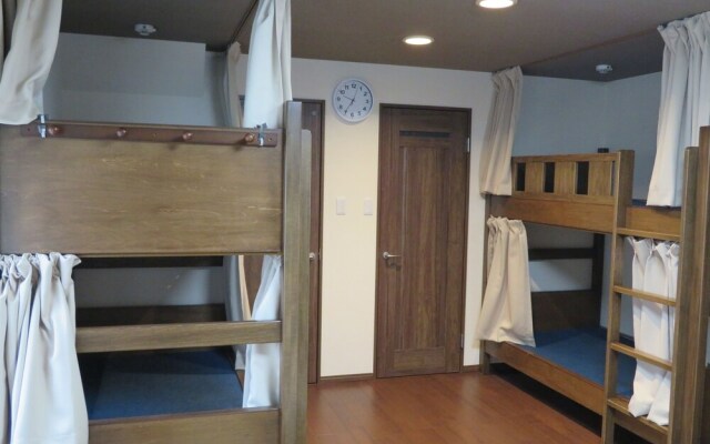 Azalea - Hostel