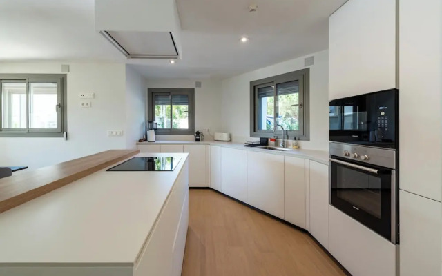 Inviting 3-bed House in Mijas