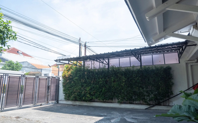 Londres Bed and Breakfast RedPartner near Gembira Loka Zoo