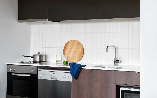 Dandenong Central Apartment Hotel