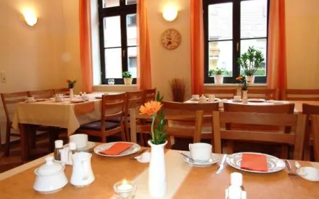 Hotel garni "Alte Warener Zeitung"