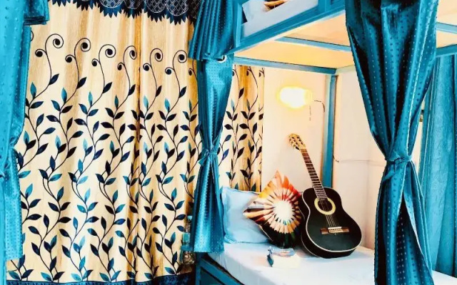 Skyard Hostel Rishikesh (Laxman Jhula)
