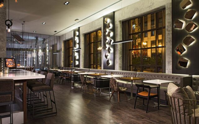 Renaissance Chicago Downtown Hotel
