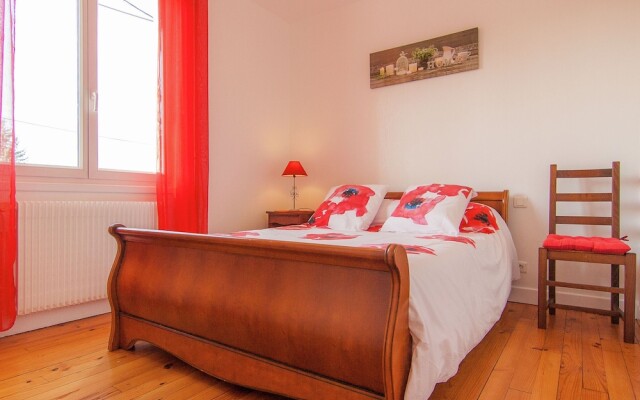 Classy Holiday Home With Garden, Barbecue, Garden Furniture