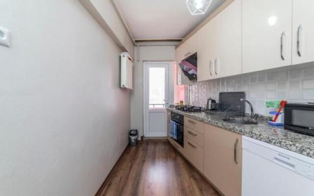 Centrally located 2 bedroom apt with Netflix