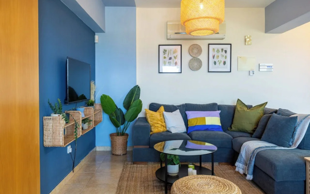 Bayview 2-BR Apartment in Larnaca