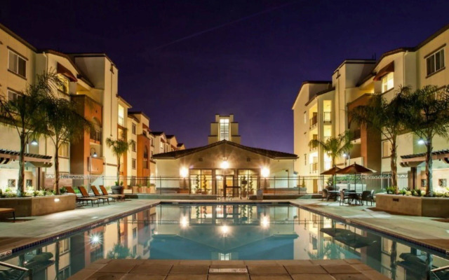 Global Luxury Suites in Sunnyvale
