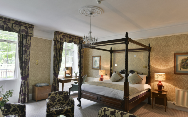 The Charlecote Pheasant Hotel