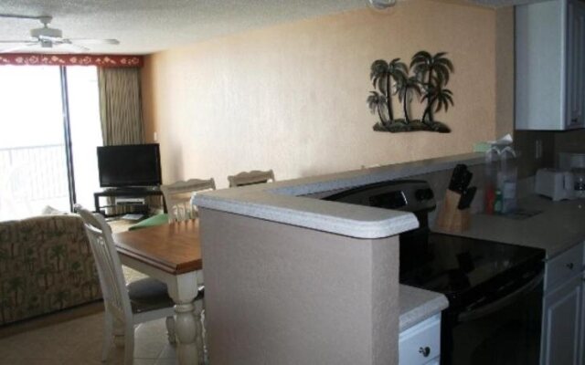 Club Regency in Regency Towers