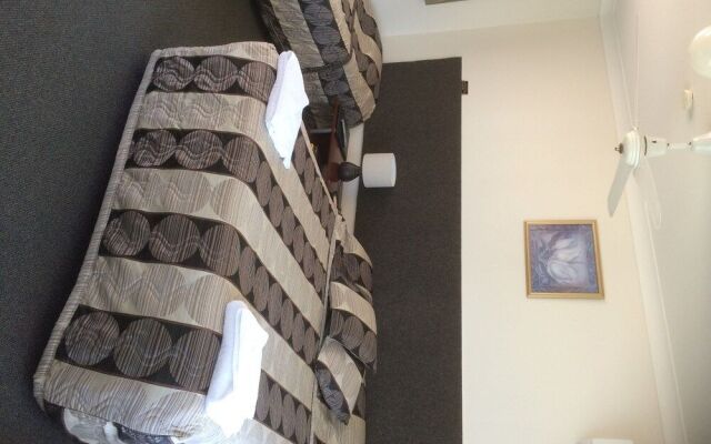 Hanging Rock Family Motel