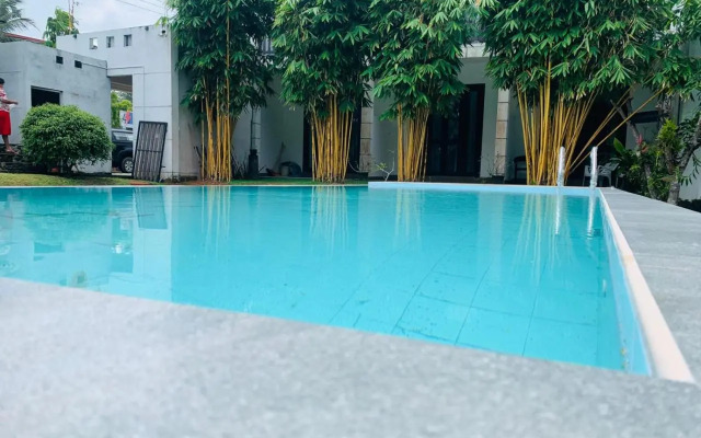 Hikka Holiday Inn